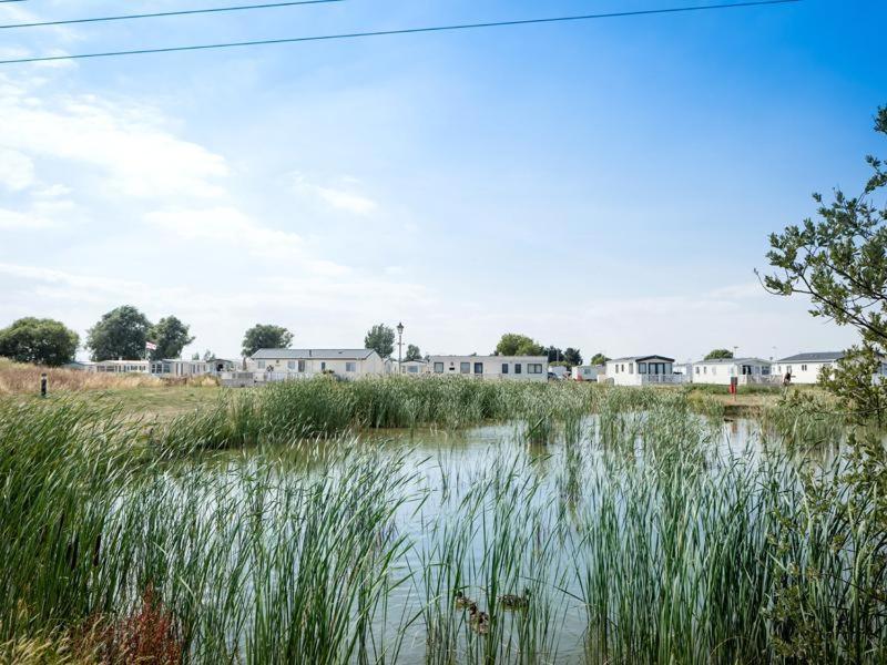 Luxury 2 Bedroom 2 Bathroom Caravan-Small Sofa 1 Pers Saint Osyth Exterior photo